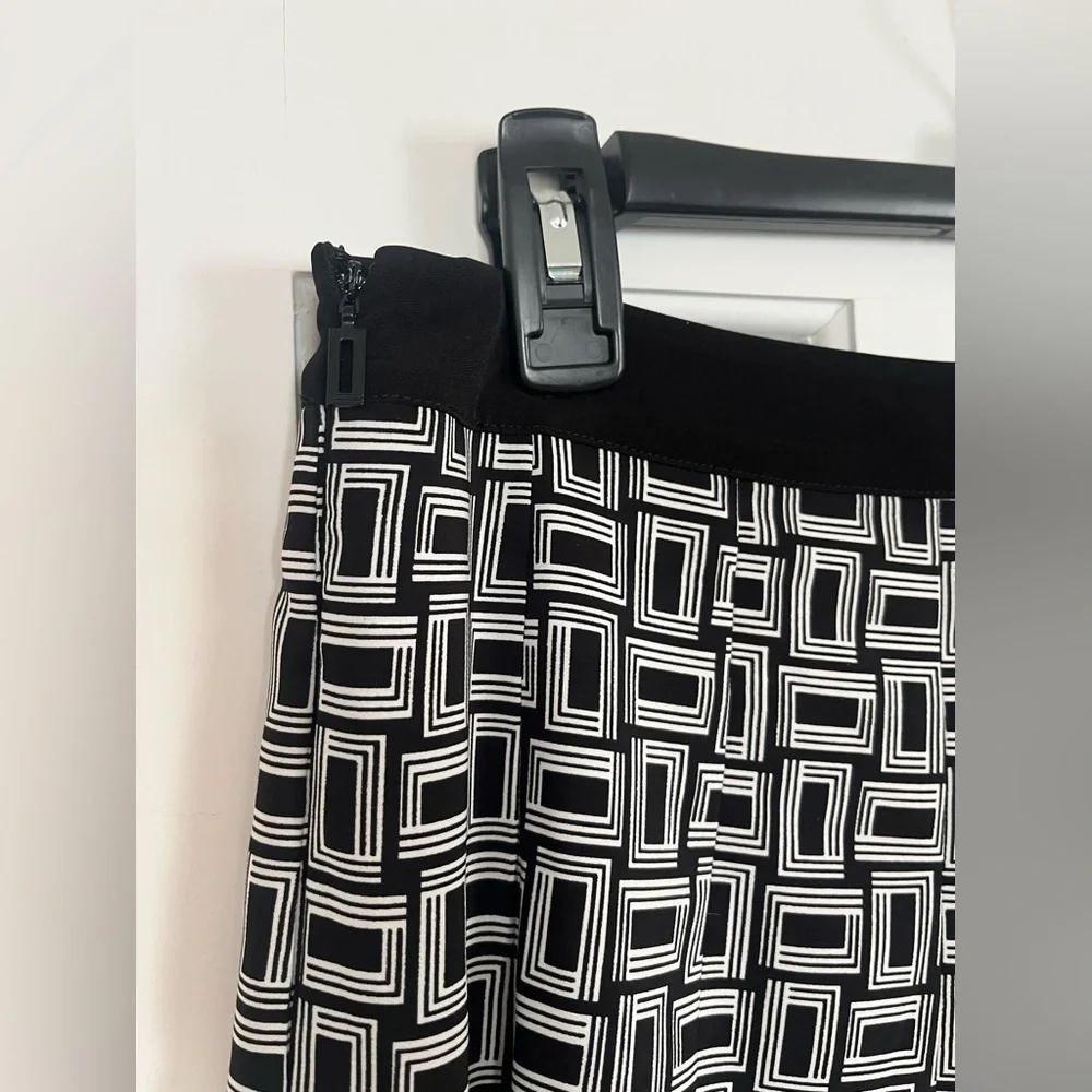 Karl Lagerfeld Black White Geometric Lightweight Pleated Mini Skirt,Women’s Sz 6 - Picture 11 of 16